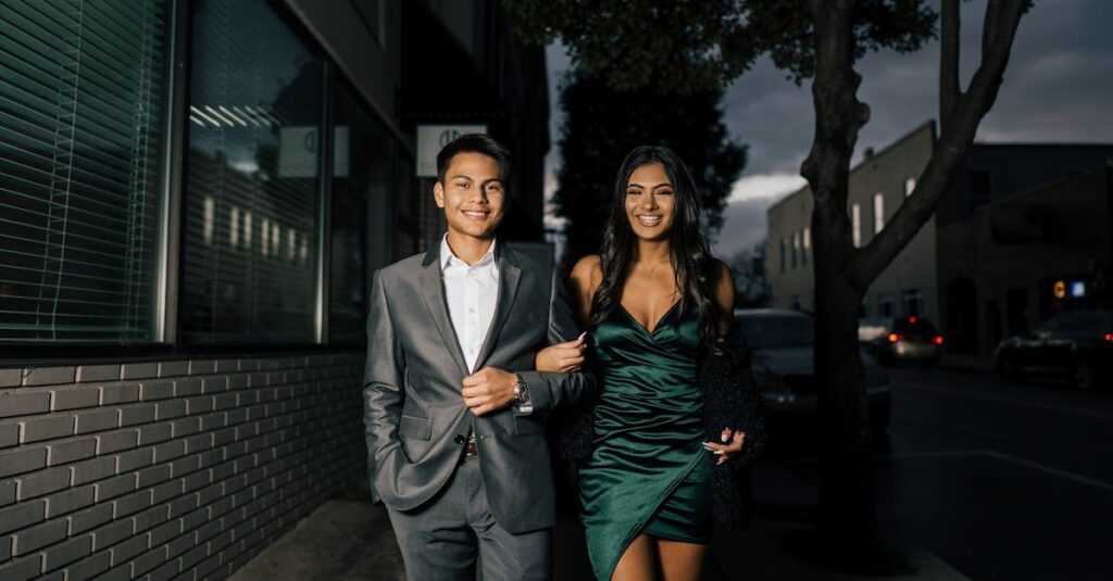 découvrez tout ce qu'il faut savoir sur les soirées prom : idées de thèmes, conseils de mode, astuces pour réussir cette nuit inoubliable. préparez-vous à briller et à vivre des moments mémorables avec vos amis lors de cet événement exceptionnel.